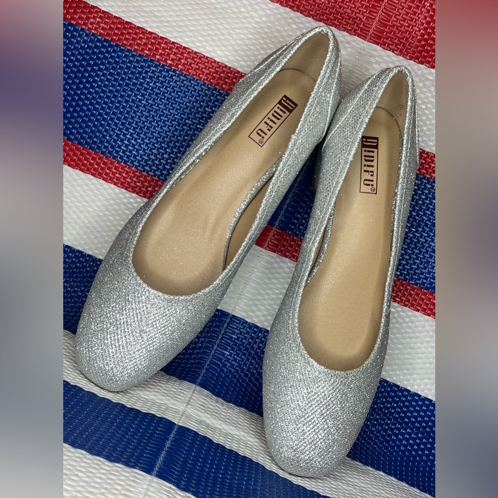 ✨🎉 NWOT- IDIFU RO3 Lisa Sparkling Silver Glitter Chunky Pumps Women’s Size 9